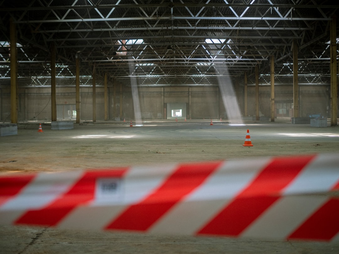 photo 1596440314918 f4e6ddd19c6ecropentropycstinysrgbfitmaxfmjpgixidM3wxNDA1NTd8MHwxfHNlYXJjaHw1NXx8d2FyZWhvdXNlc3xlbnwxfDB8fHwxNzQ0MDYzNTU5fDAixlibrb 4.0.3q80w1080